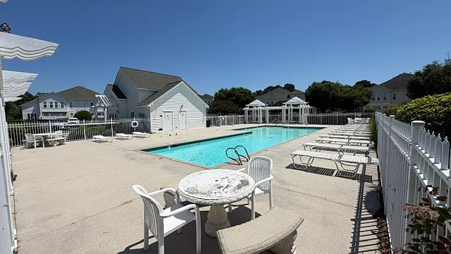 1028 Grace Hill Dr — Photo 45