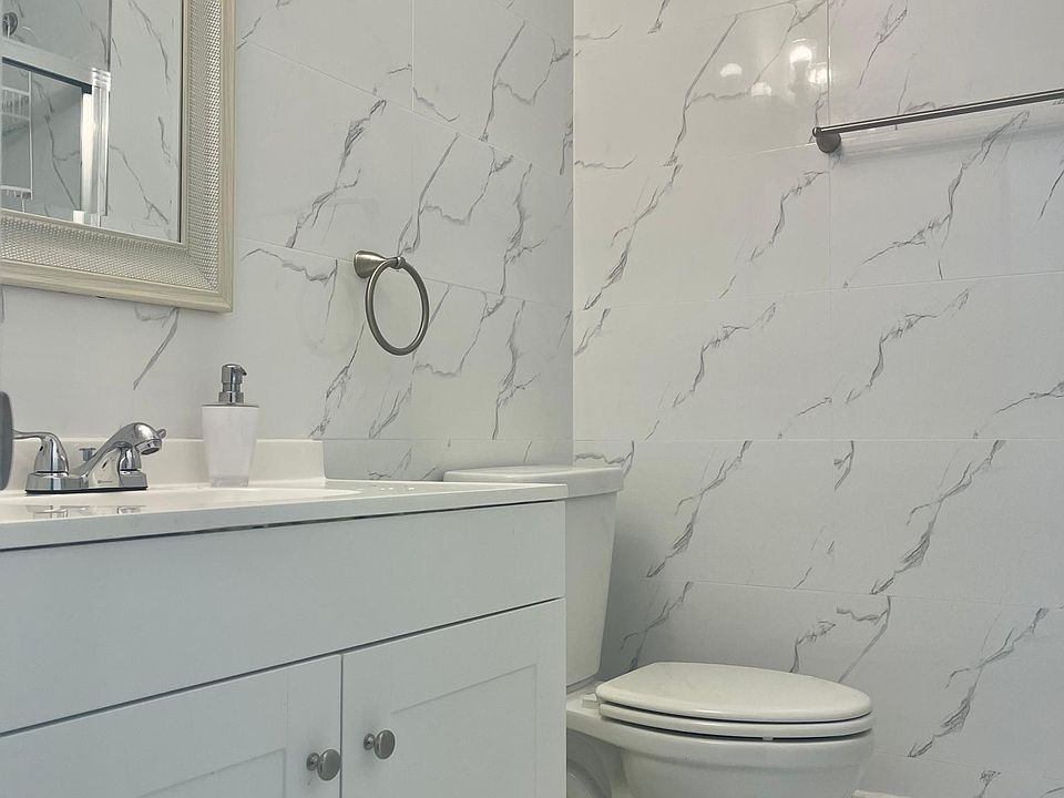 1st image of 14478 Roosevelt Ave #1