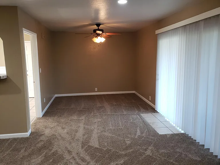 1421 Roberts Ave — Photo 6