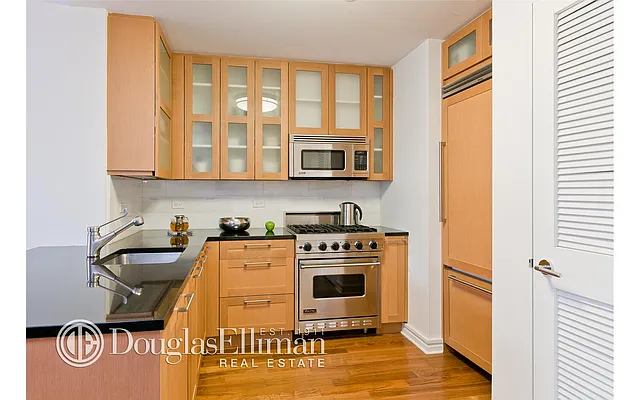 Sold by Douglas Elliman | media 21
