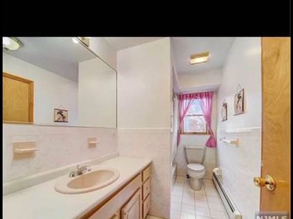5th image of 27 Arlington Blvd Floor 1