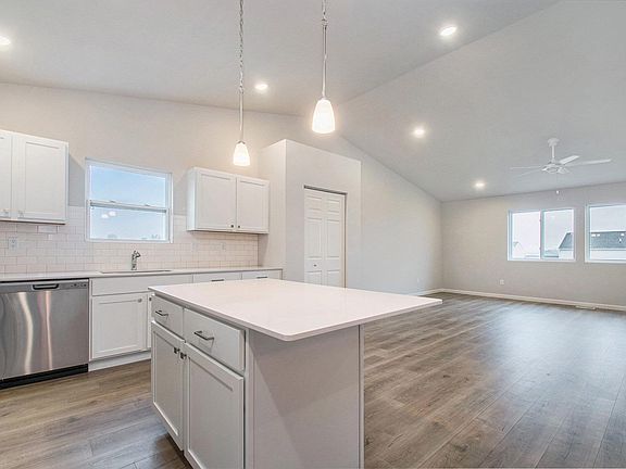 4th image of 6848 Tyler Dr
