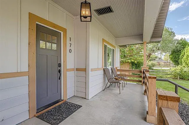 3 bed, 1390 sqft, $2,500 — Photo 3