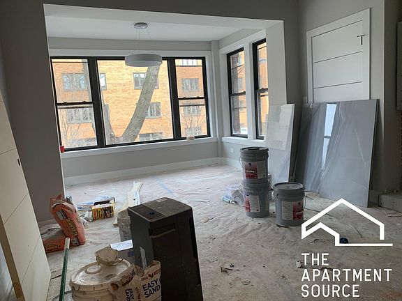 5th image of 1120 N Oakley Blvd #3