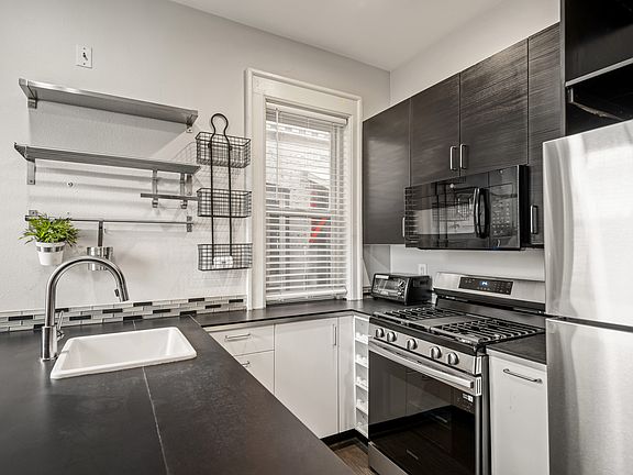 5th image of 1369 N Ogden St APT 1