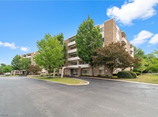 2089 Wooster Rd #52, Rocky River, OH 44116