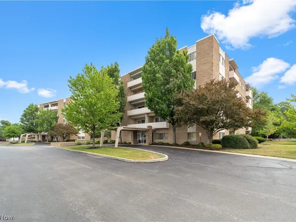 2089 Wooster Rd #52, Rocky River, OH 44116