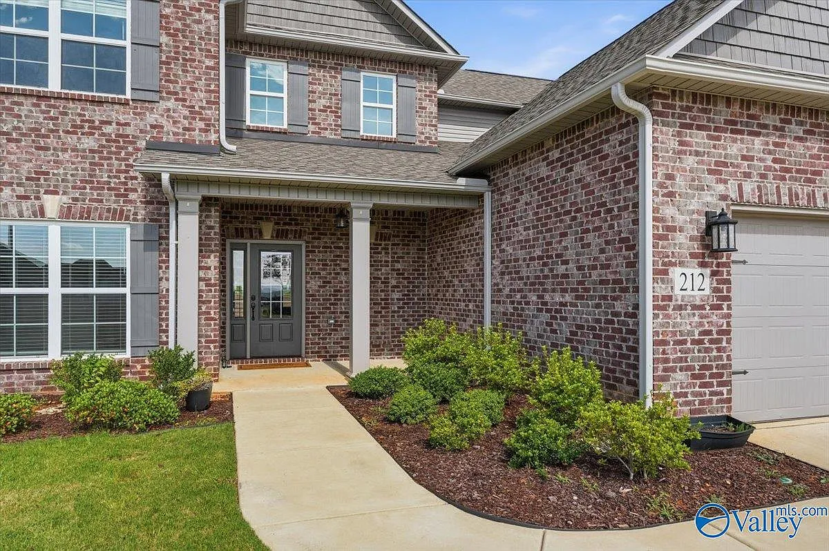 4 bed, 3.5 bath, 3312 sqft, $3,200 — Photo 4