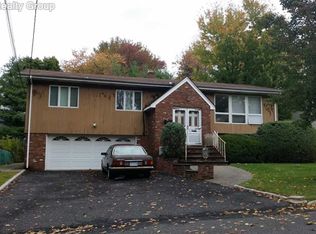 35 W Bayview Ave, Englewood Cliffs, NJ 07632