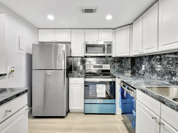 450 Saxony Way, Delray Beach, FL