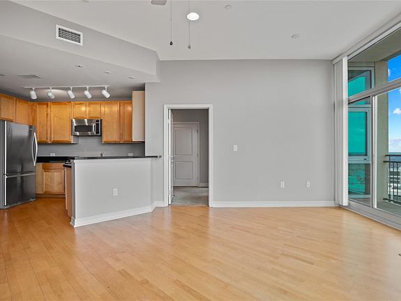 5th image of 500 Throckmorton St APT 2702