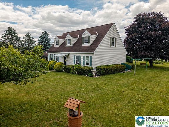 2nd image of 40 Locke Heights Rd
