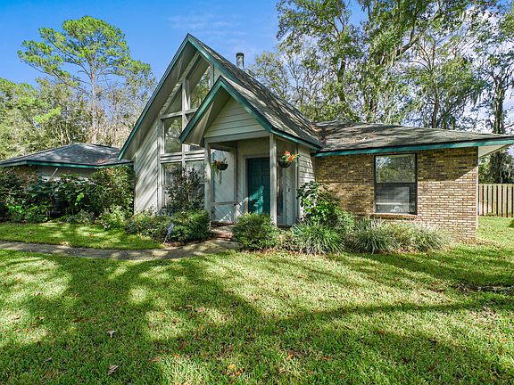 5th image of 724 Arran Ct