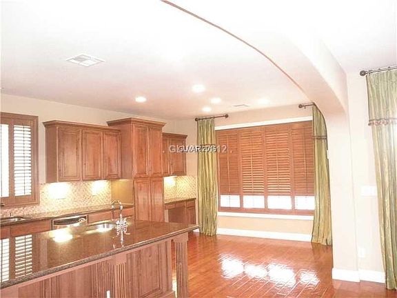 3rd image of 917 Las Palomas Dr #0