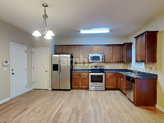 3rd image of 507 Round Rock Trl