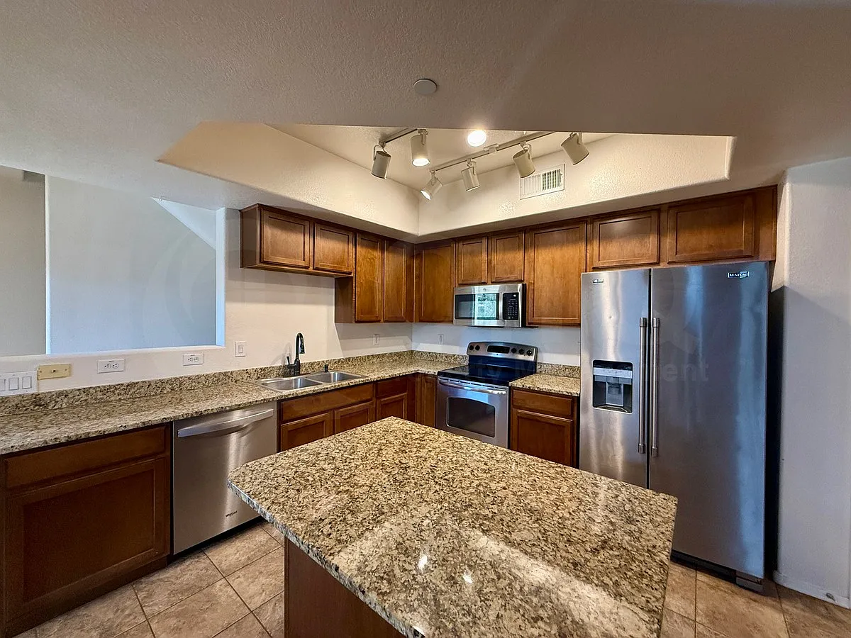 2 bed, 2.0 bath, 1330 sqft, $1,830 — Photo 4