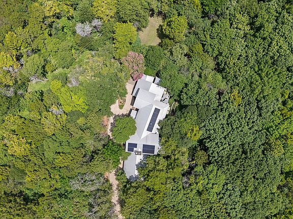 3rd image of 613 Armadillo Ct