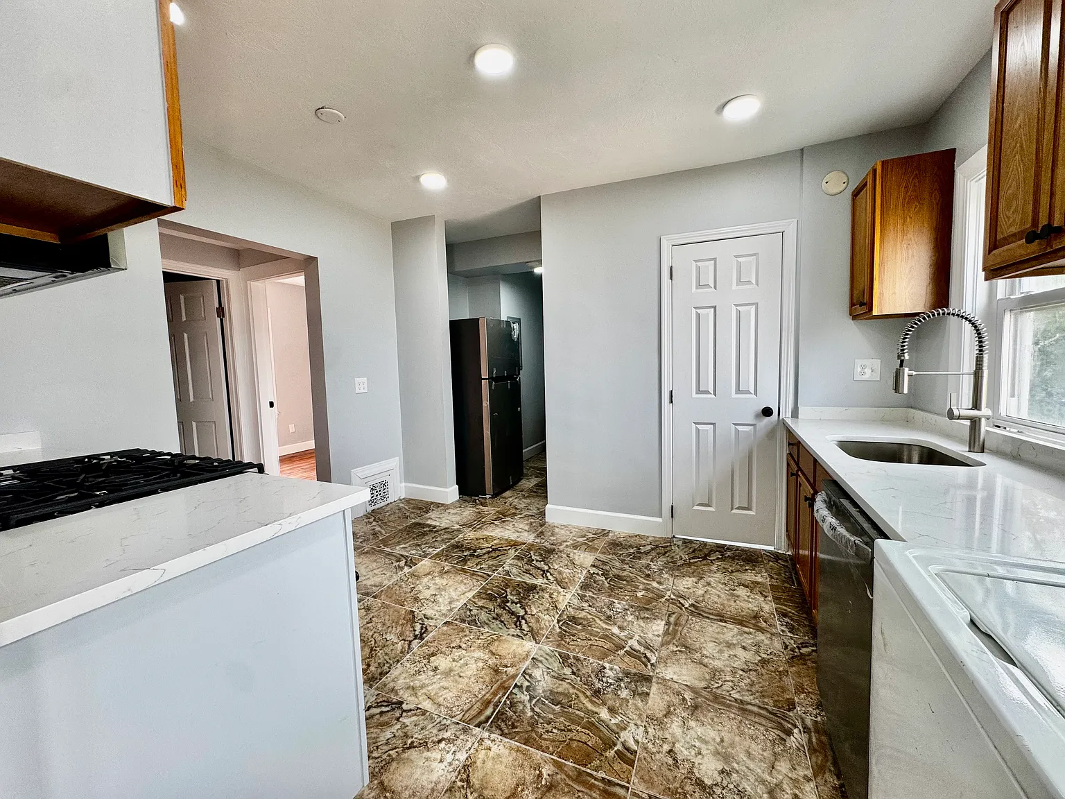 4 bed, 1200 sqft, $3,600 — Photo 3