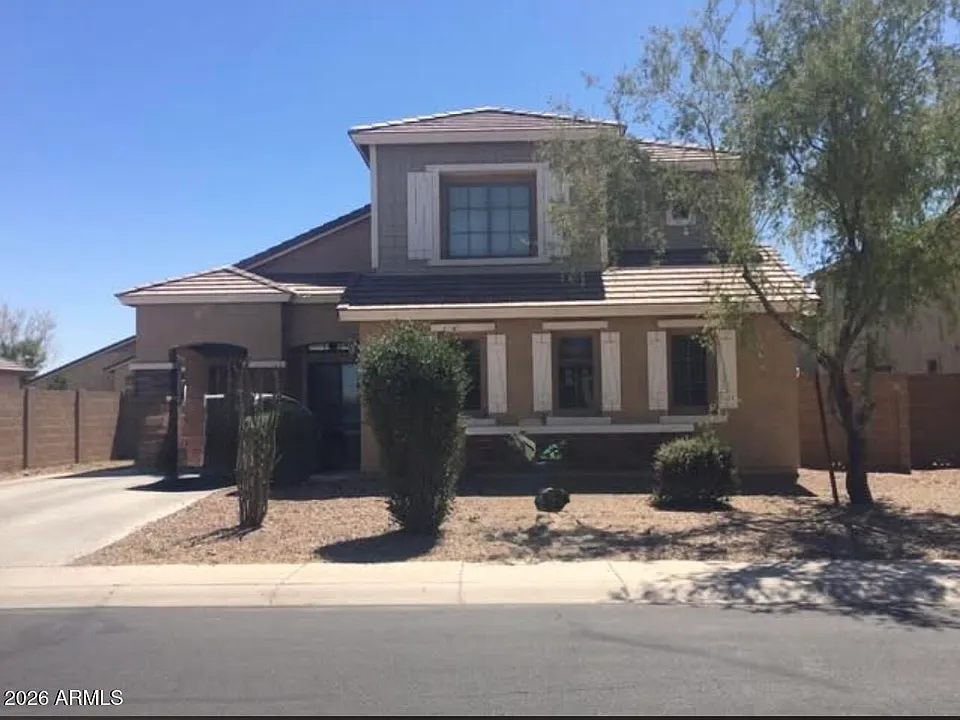 1381 E Laurel Pl