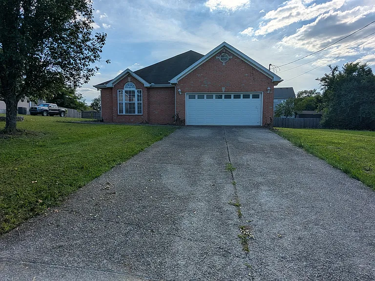 1704 Chris Dr — Photo 2