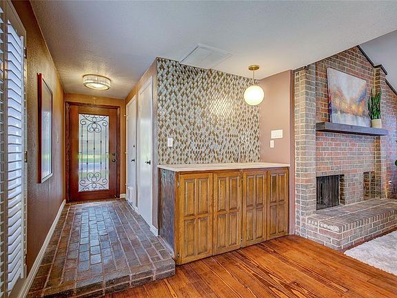5th image of 3215 Whispering Oak Trl