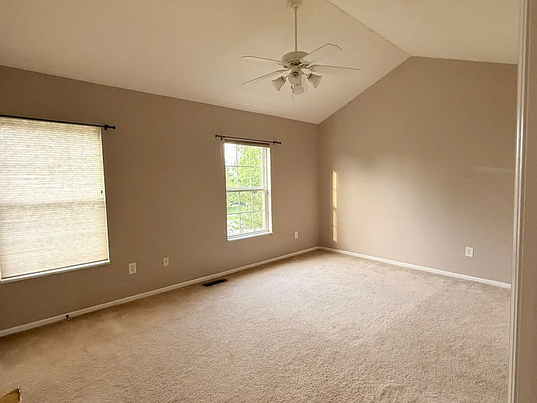 593 Lazelle Rd — Photo 10