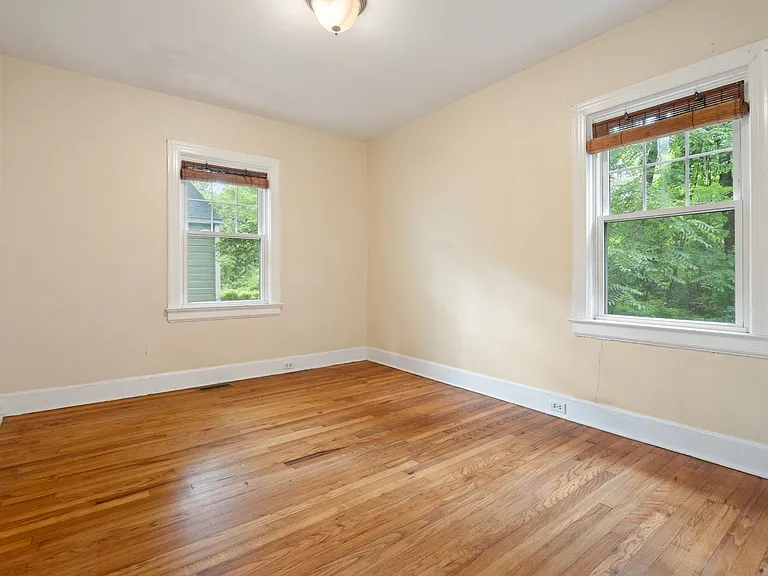 713 W Knox St — Photo 14