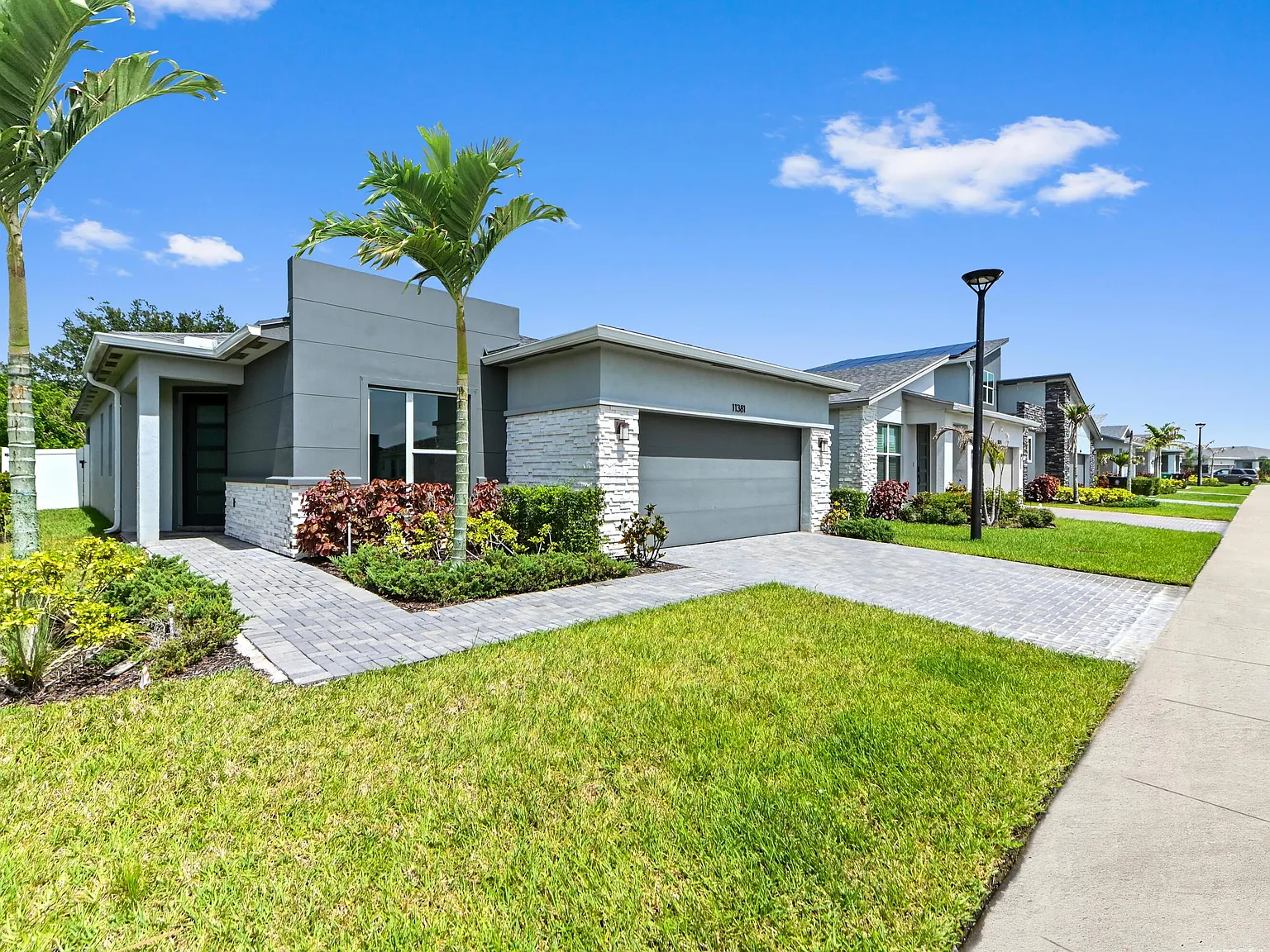 3 bed, 2.0 bath, 1724 sqft, $2,999 — Photo 1