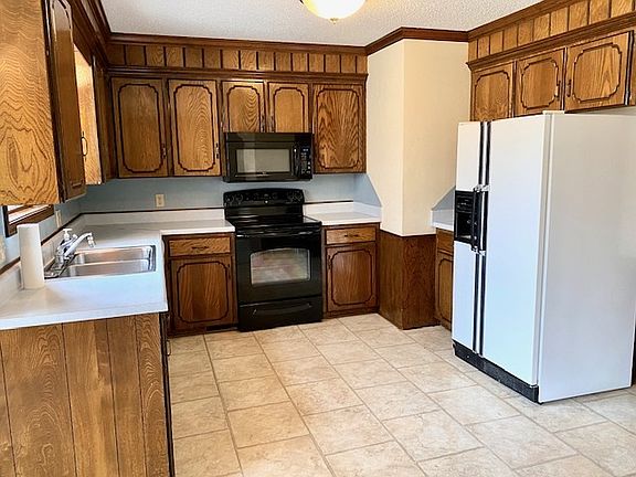 2nd image of 4012 Yorkshire Dr