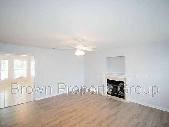 3rd image of 216 Deer Haven Dr
