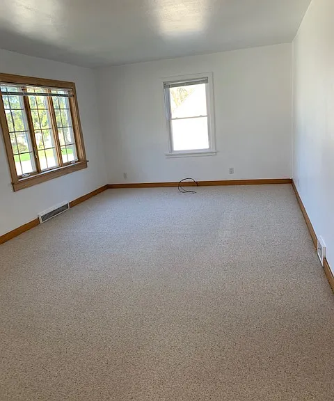 615 Fond Du Lac Ave — Photo 4