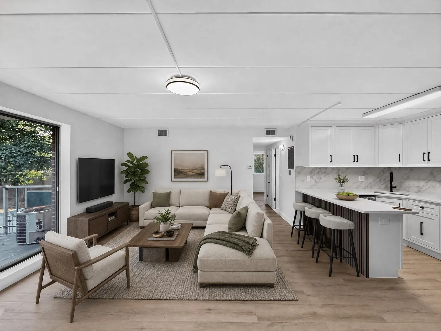 2 bed, 1.0 bath, 733 sqft, $2,450 — Photo 3