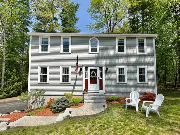30 Royal Lane, Londonderry, NH 03053