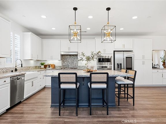 4th image of 30 Lomada St