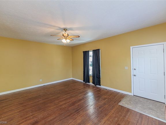 5th image of 3240 W 127th St