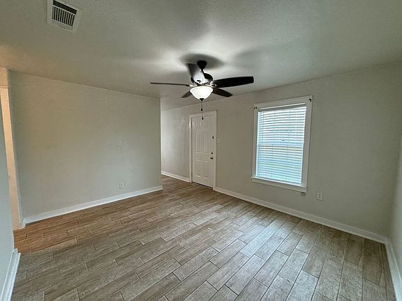 3rd image of 2316 Andover Dr Unit 3