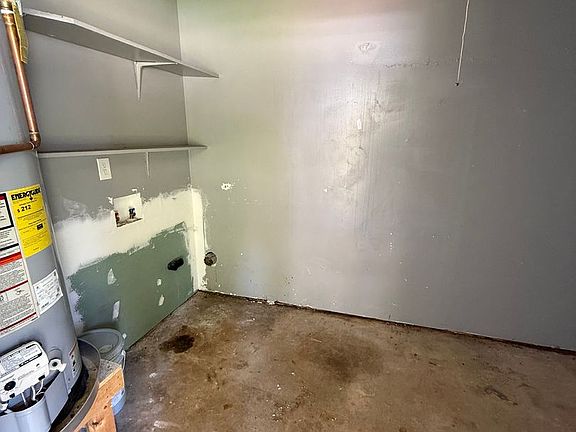 3rd image of 360 Oakwild Dr