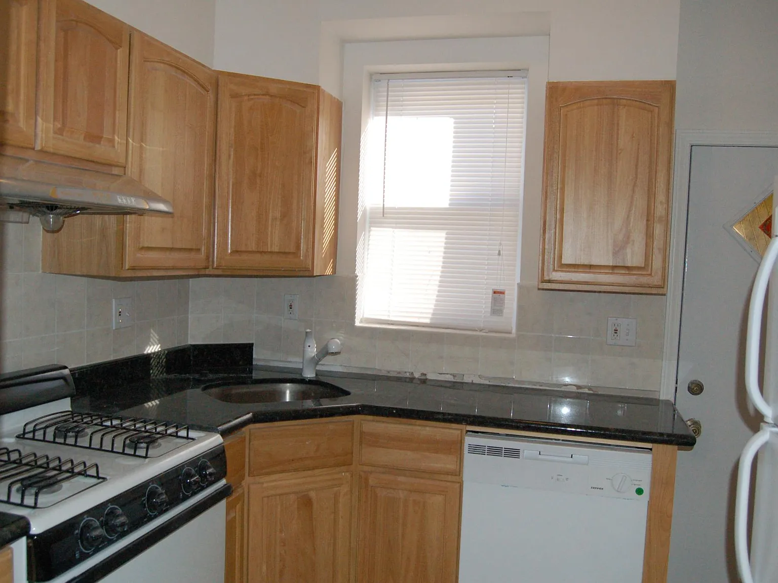 2 bed, 945 sqft, $1,350 — Photo 4