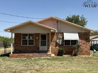 514 S Sycamore St, Archer City, TX 76351