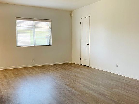3rd image of 10219 Darby Ave #10357823