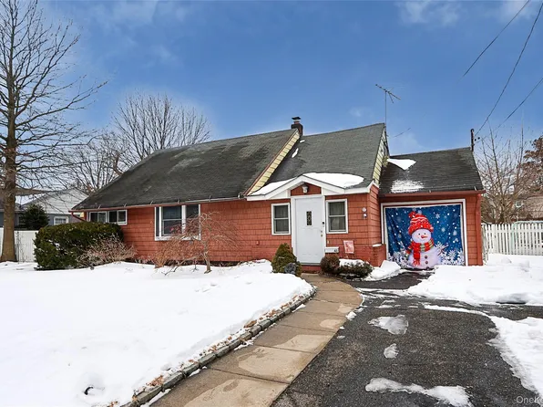 48 Pine Street, Hicksville, NY 11801