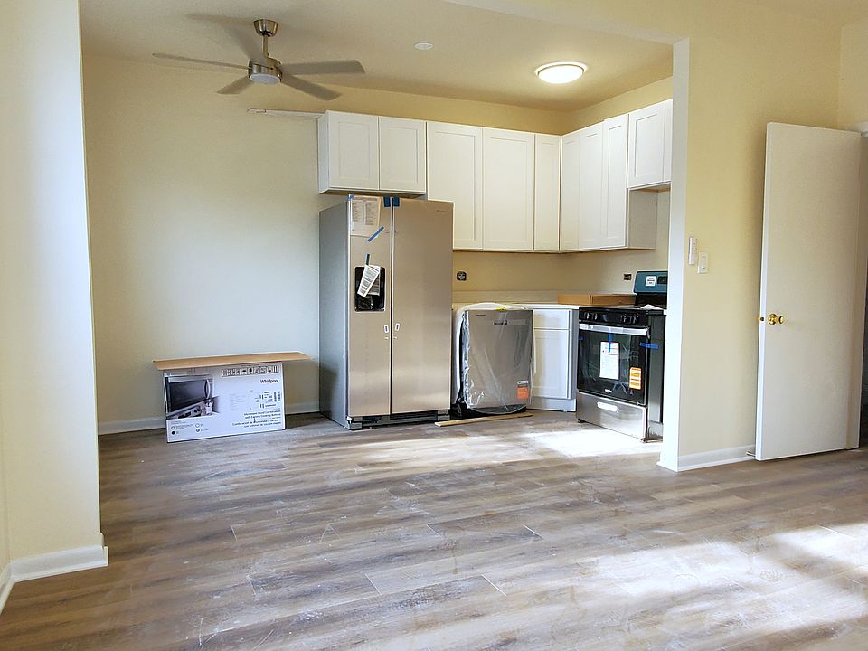 1st image of 4047 N Narragansett Ave #1F