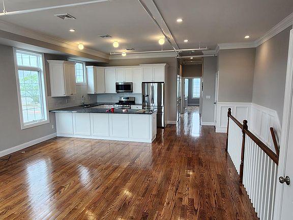 2nd image of 22 Bayville Ave