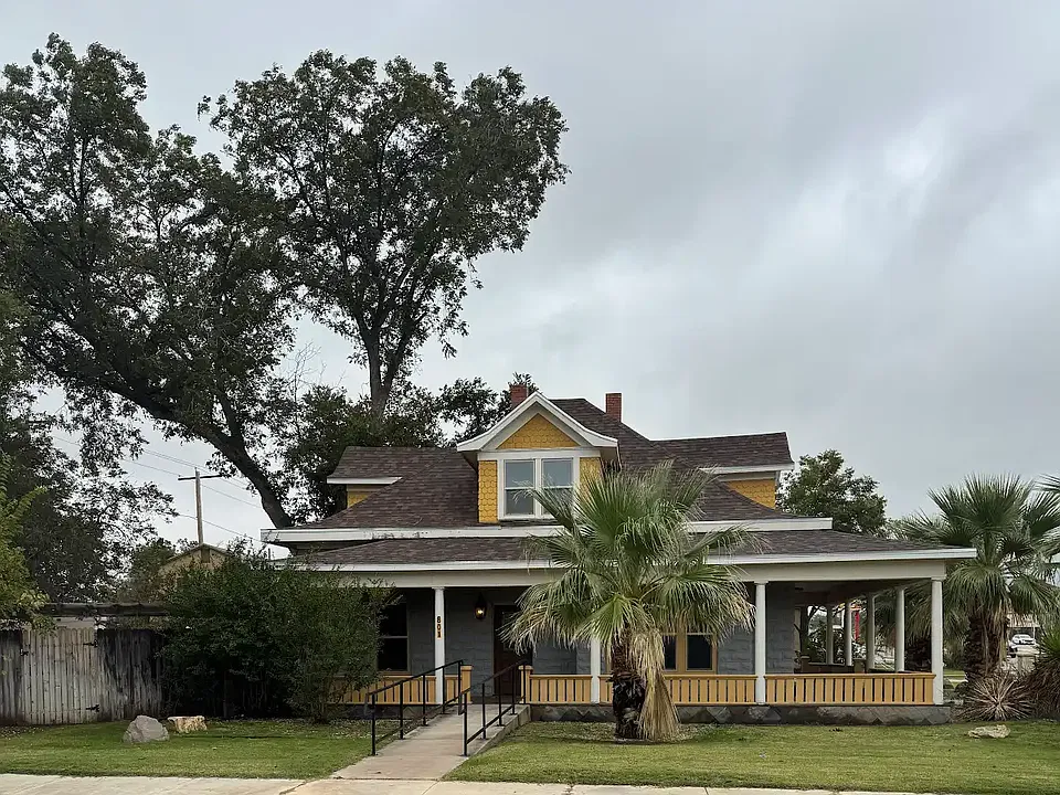 801 W Main St