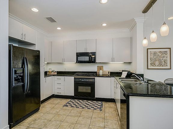 4th image of 525 11th Ave Unit 1405
