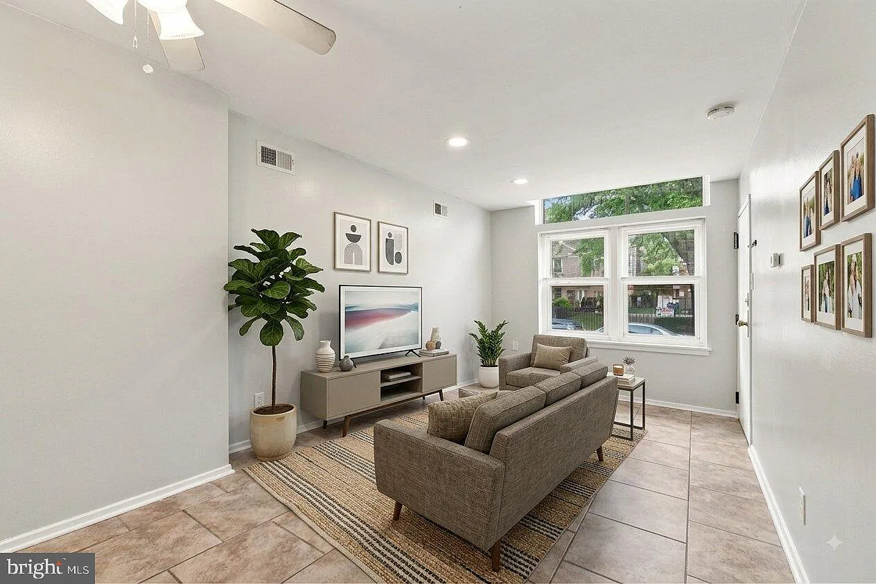 2 bed, 900 sqft, $1,200 — Photo 3