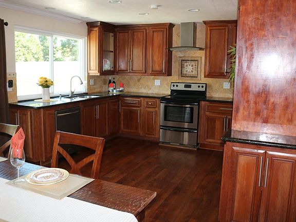 3rd image of 5004 Glouchester Ct