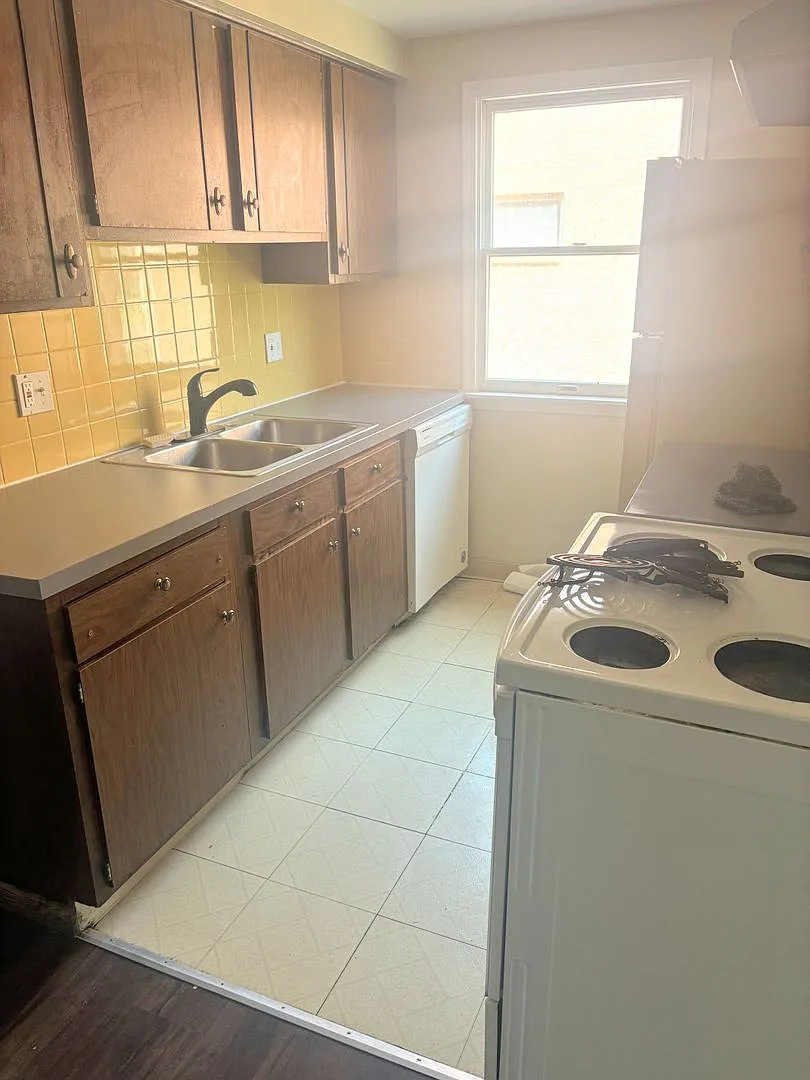 364 Robert Drive — Photo 4