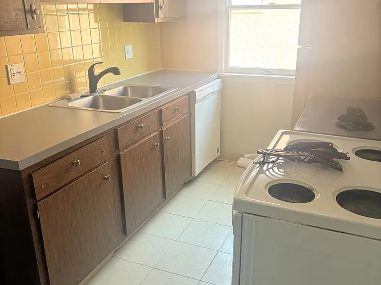 364 Robert Dr — Photo 12