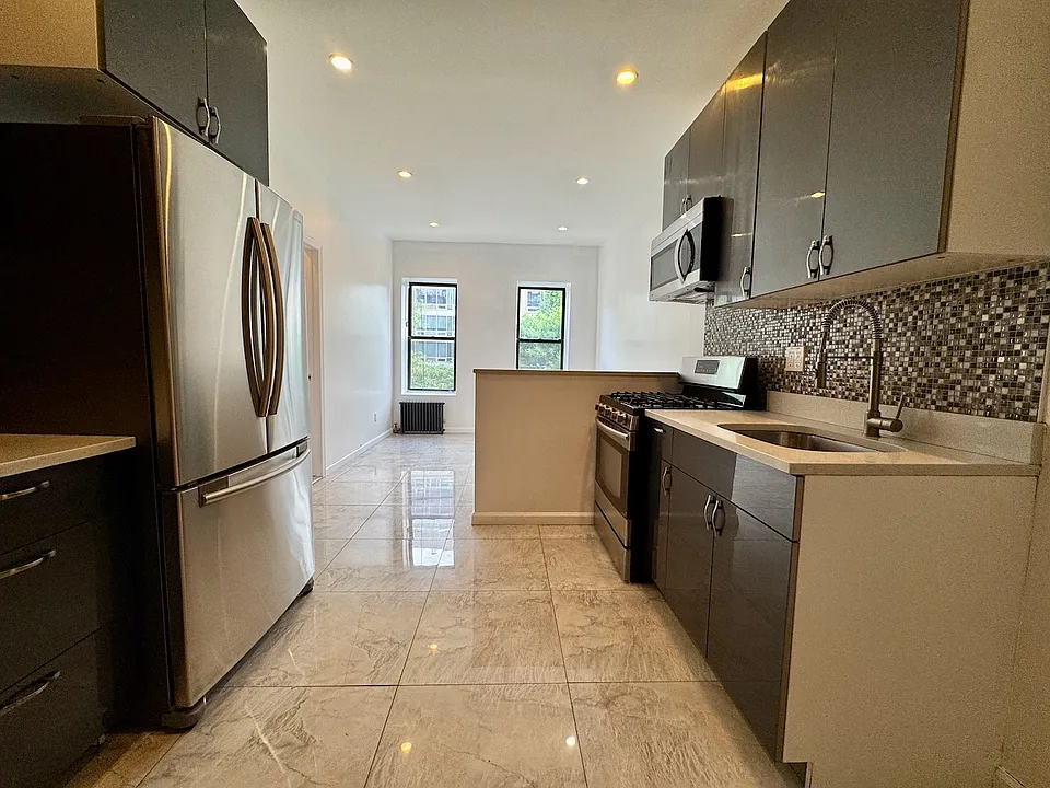 309 E Houston St #3D